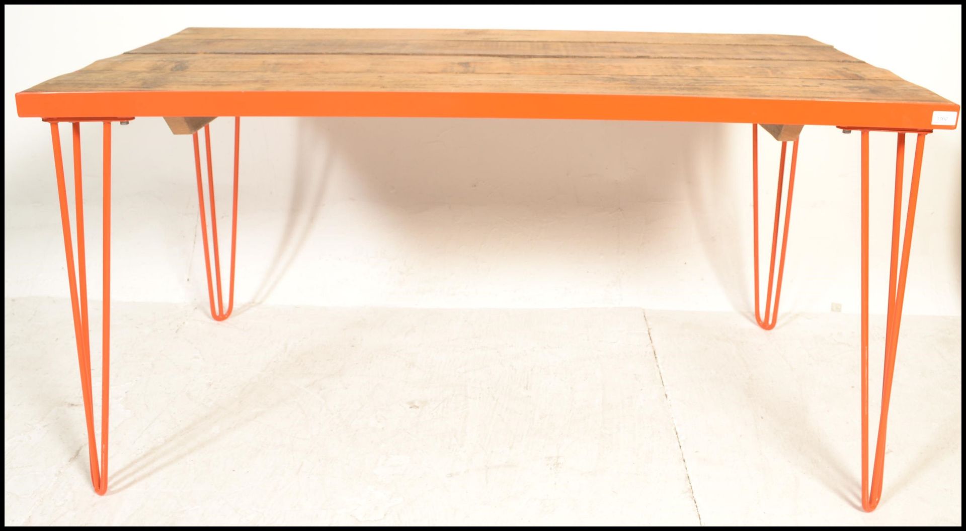 A modernist contemporary metal framed refectory dining table raised on hairpin upright supports in - Bild 4 aus 6