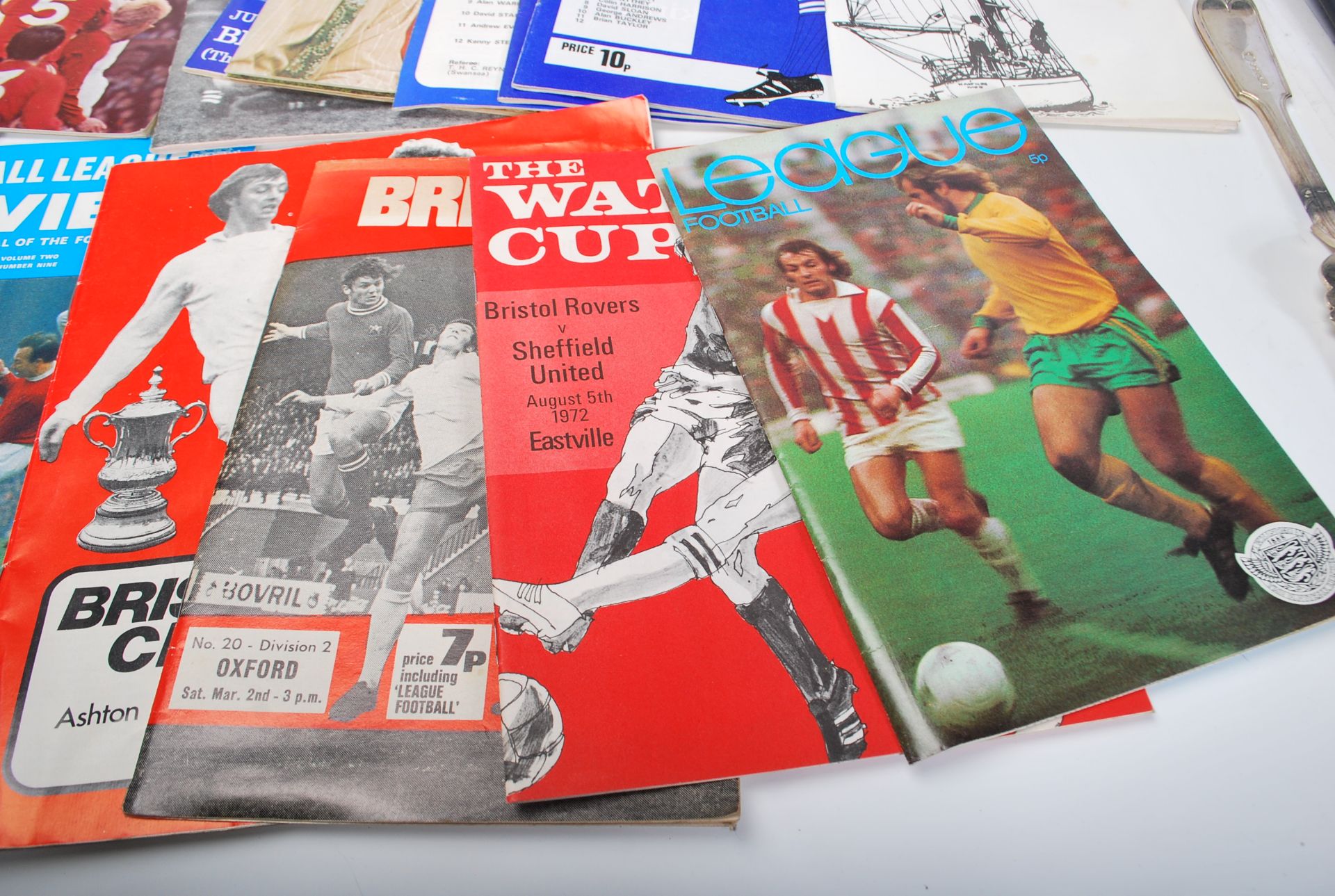 A collection of football related ephemera to include a The Crosse & Blackwell World Cup Action - Bild 10 aus 10