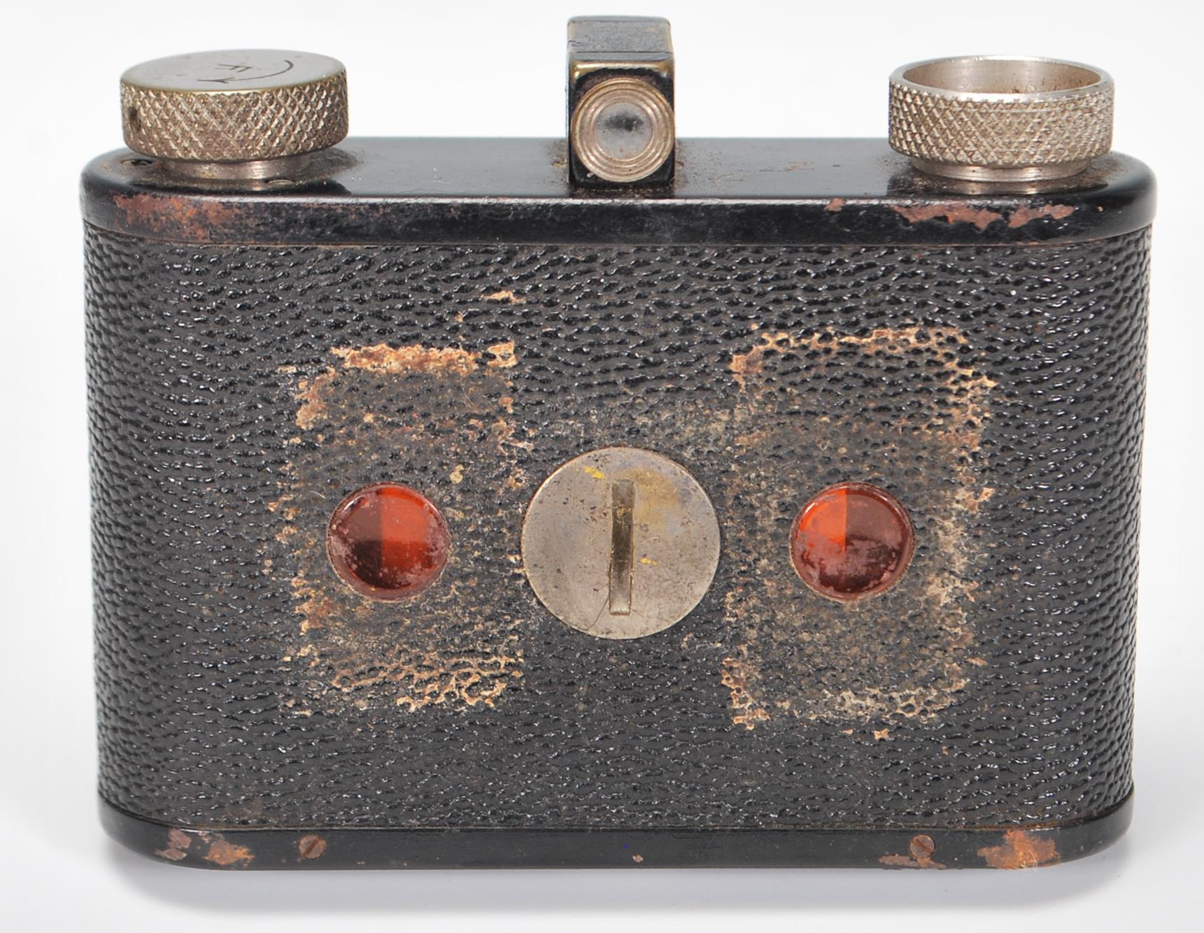 A vintage early 20th Century German Compur-Rapid F Deckel Munchen film camera in its original - Image 5 of 5