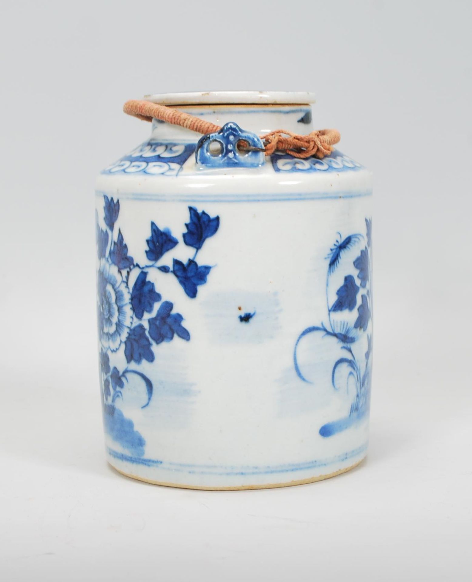 A 19th Century Chinese porcelain tea pot of tubular form hand painted in blue and white with peonies - Image 4 of 7