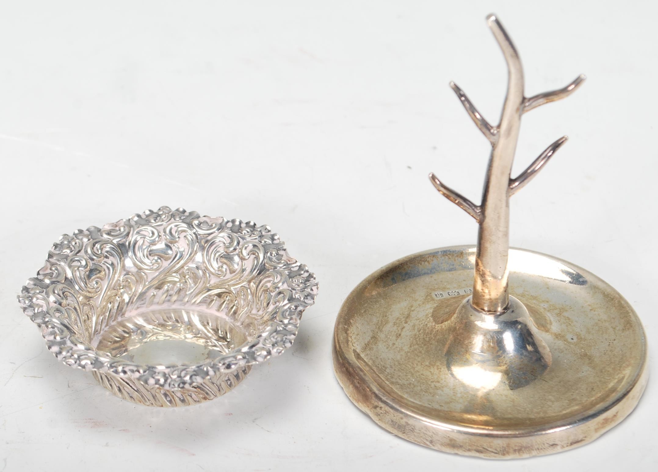 A silver hallmarked William Aitkin ring stand in the form of a tree in a round dish / base ( - Image 2 of 5