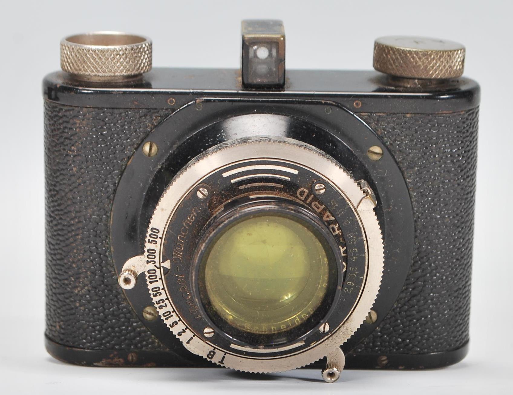 A vintage early 20th Century German Compur-Rapid F Deckel Munchen film camera in its original - Image 3 of 5