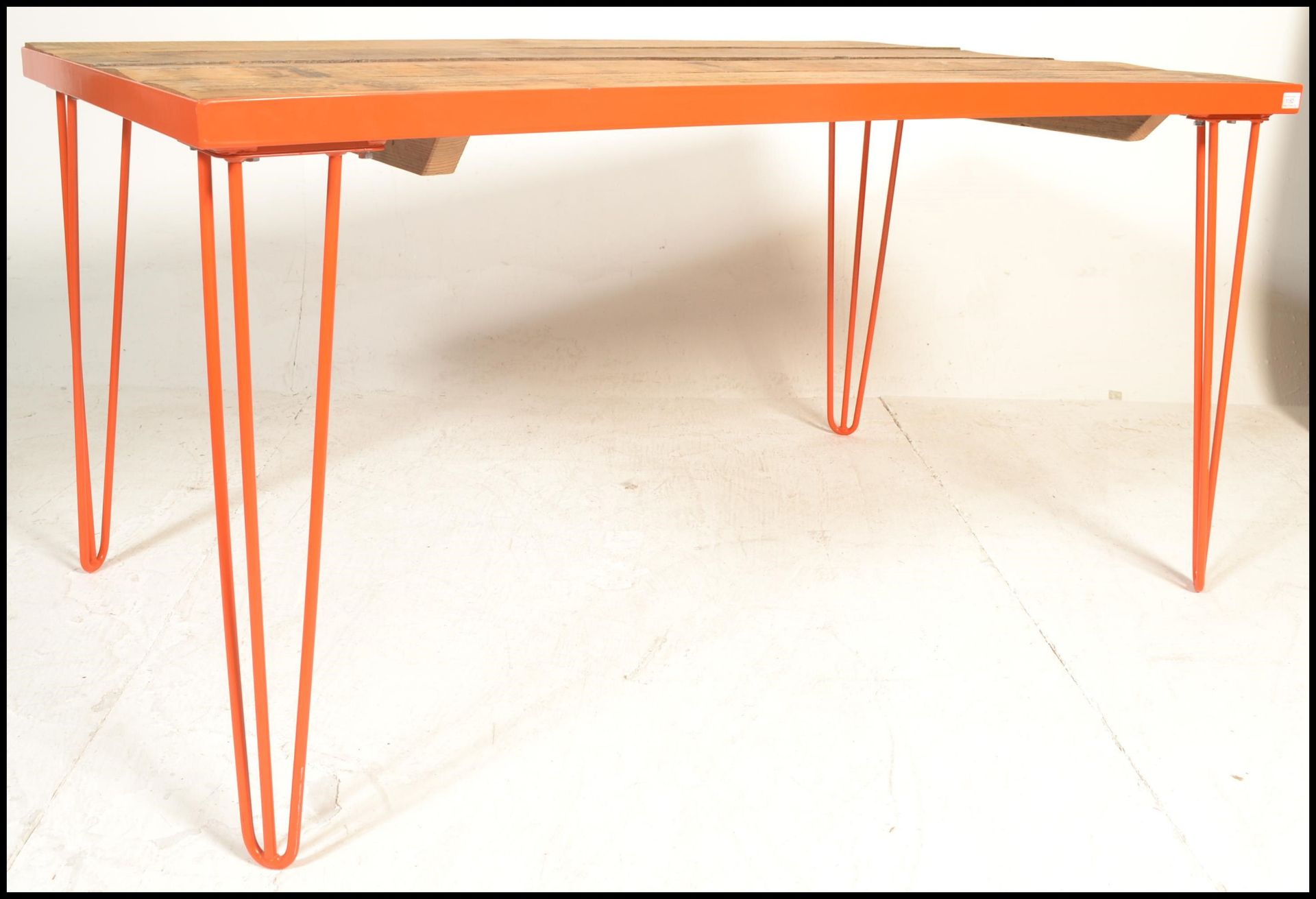 A modernist contemporary metal framed refectory dining table raised on hairpin upright supports in - Bild 5 aus 6