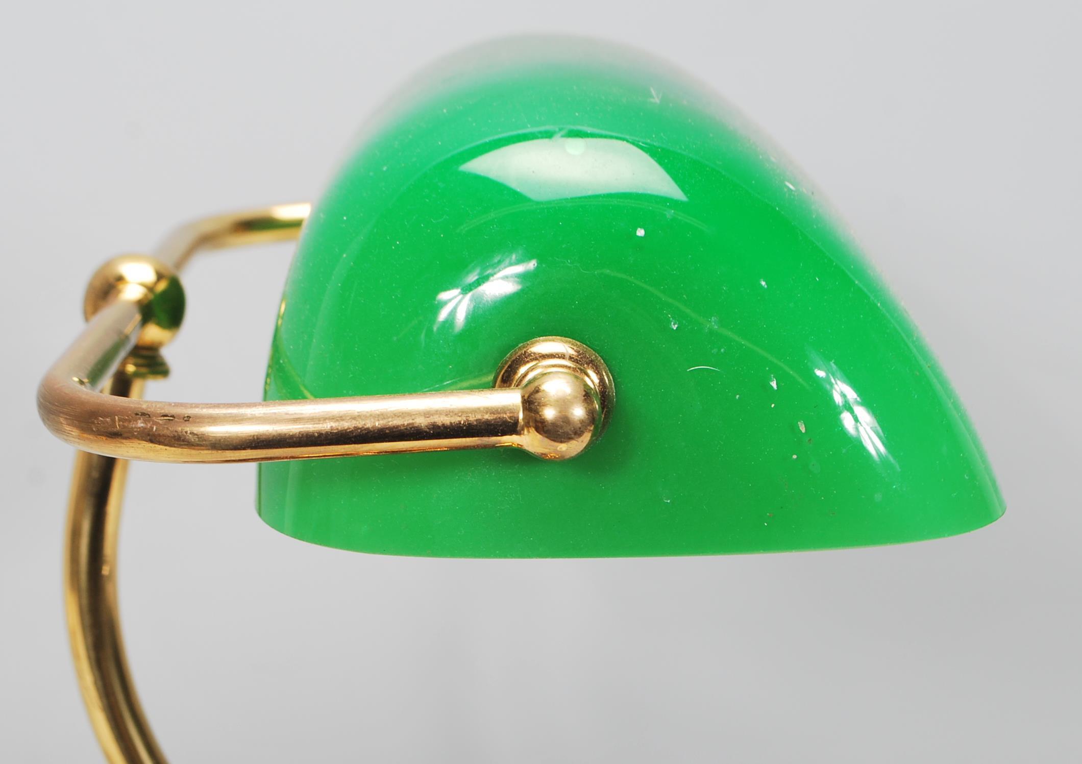 A vintage 20th Century bankers desk lamp having an adjustable green glass shade raised on a brass - Image 4 of 5