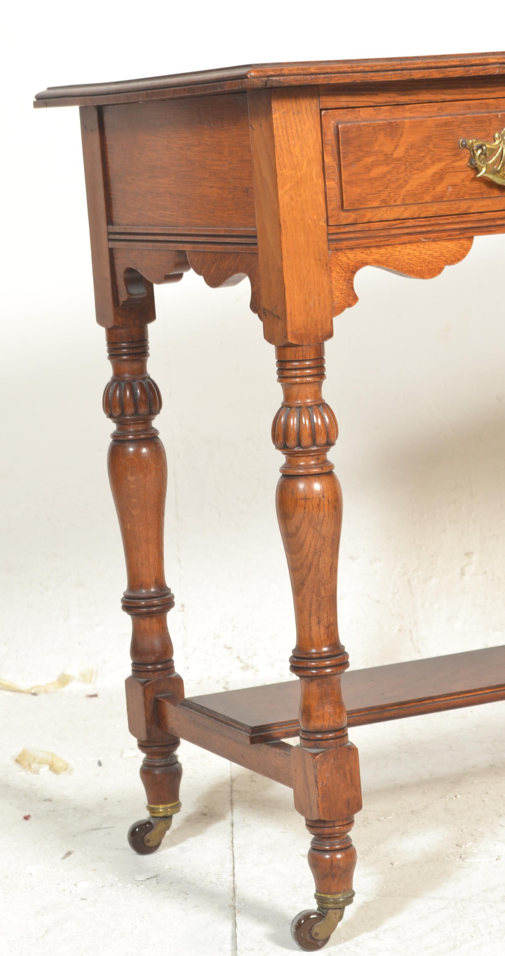 A good Victorian 19th century oak and leather writing table desk. Raised on turned legs with castors - Image 2 of 7