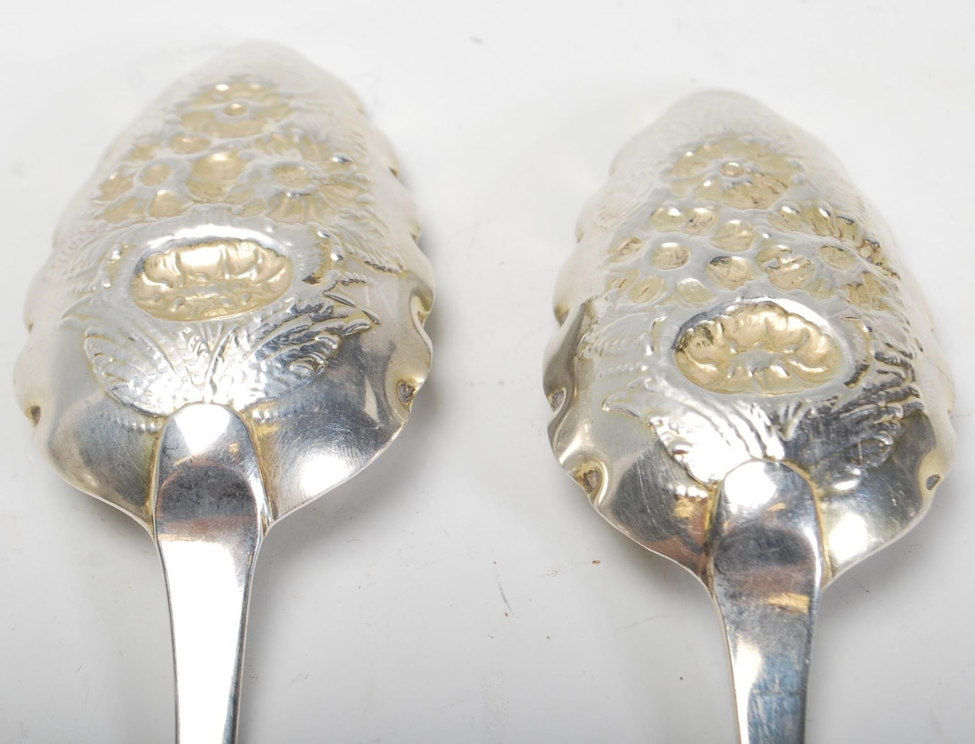 Two early 19th Century George III Sarah and John Blake silver hallmarked  berry spoons having - Bild 6 aus 7