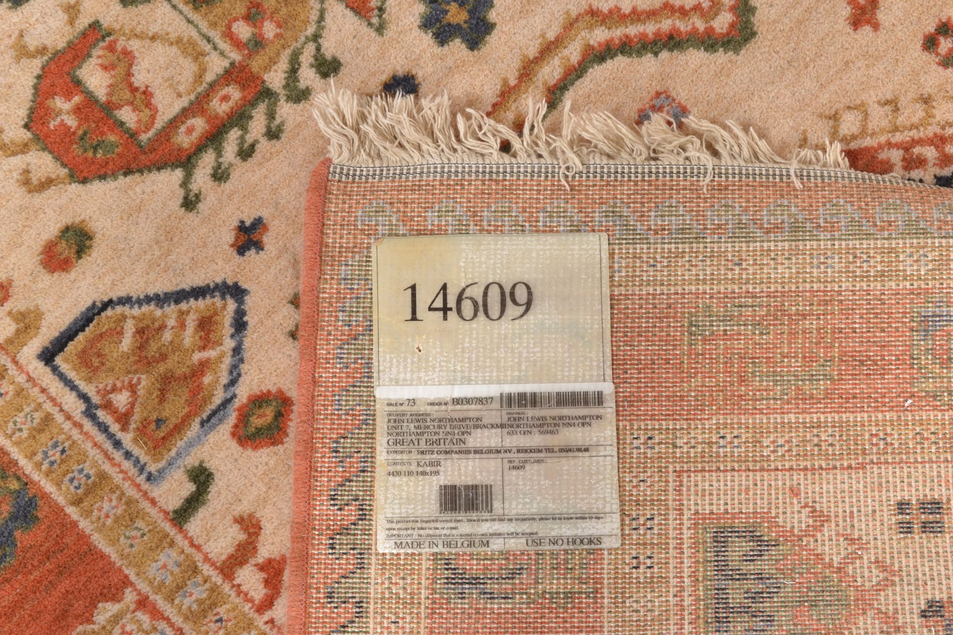 A 20th Century Persian Islamic floor Kabir carpet rug having a beige ground with a red border having - Bild 5 aus 5