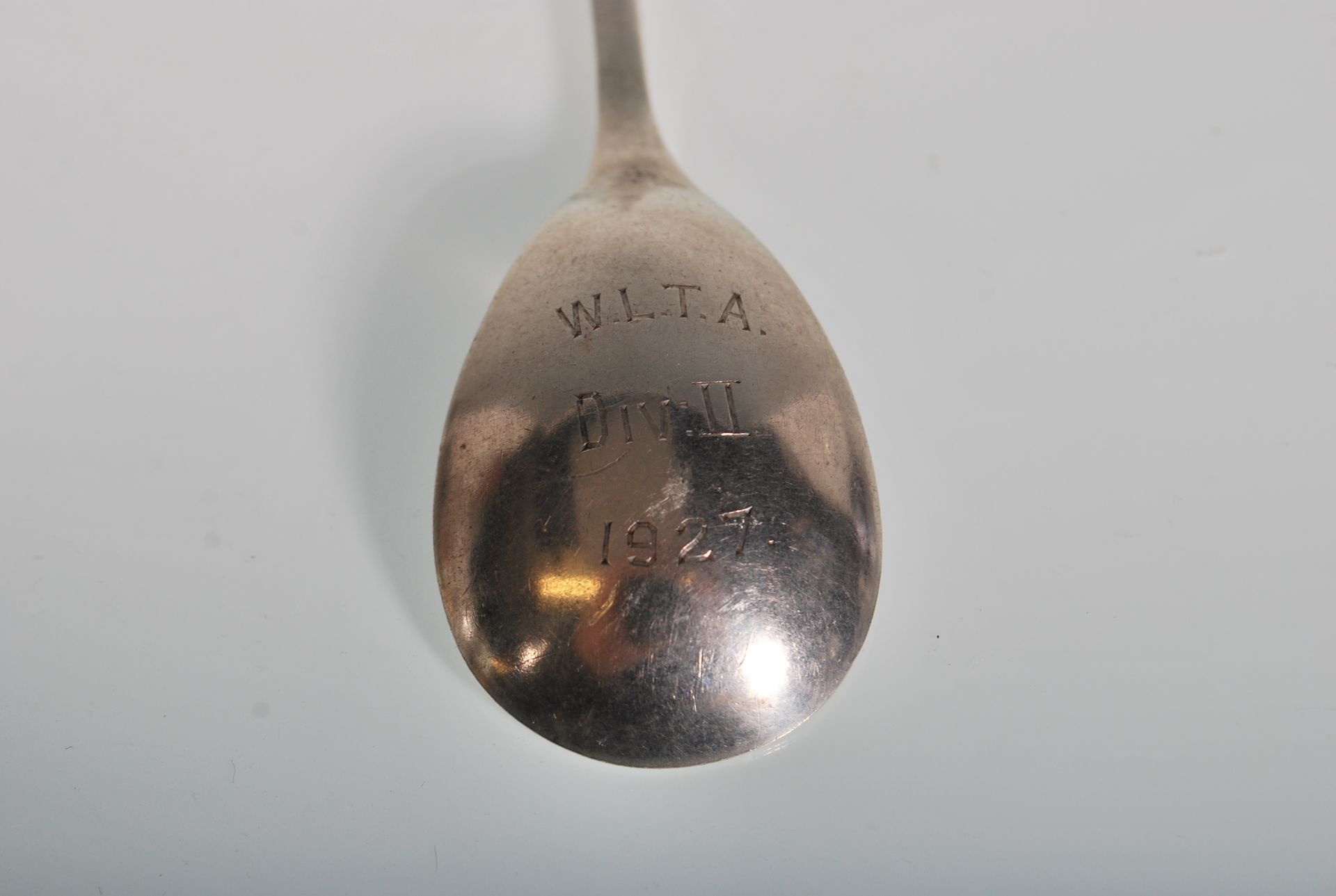 An early 20th Century silver hallmarked spoon in t - Bild 7 aus 8