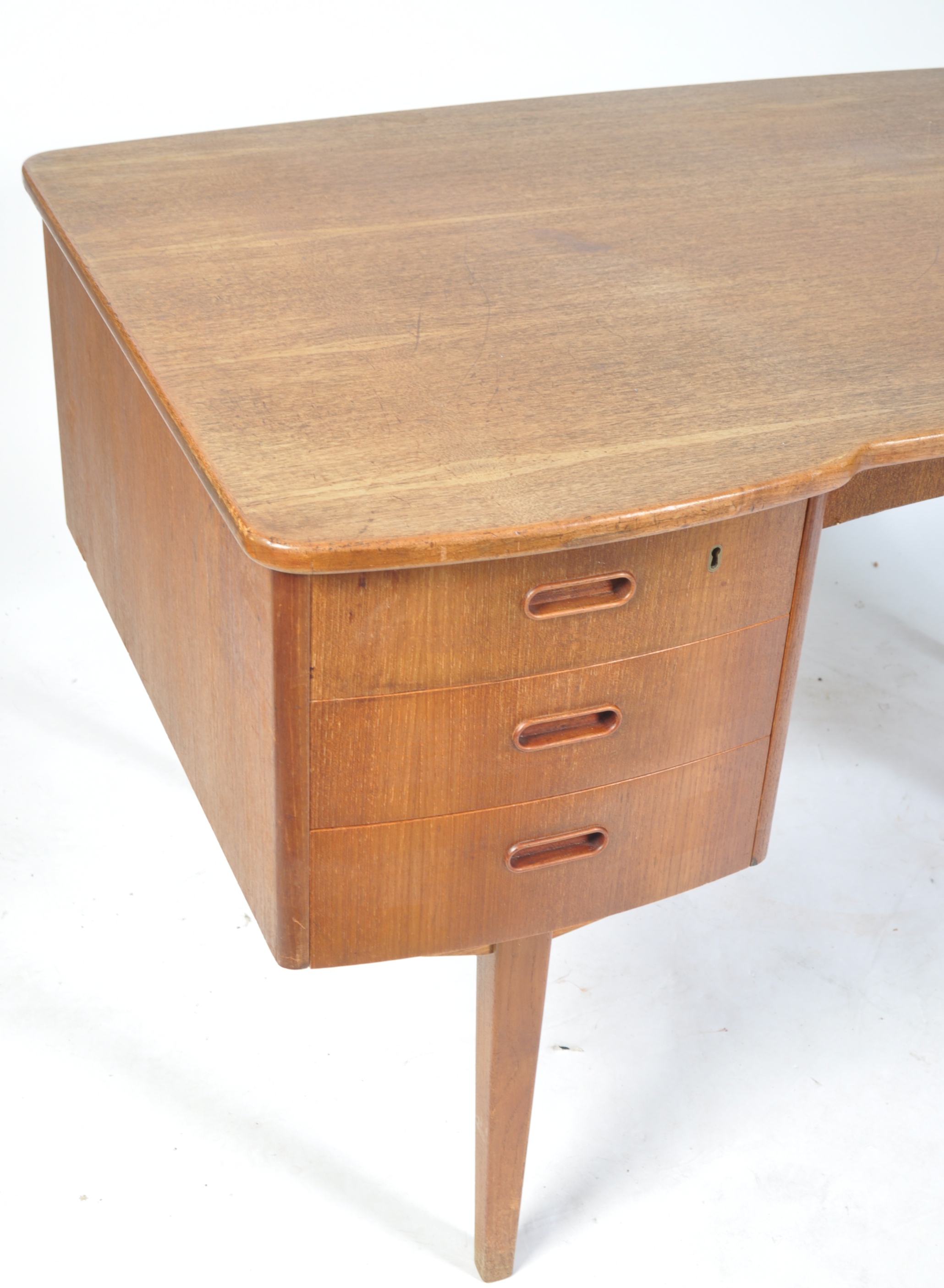 MID CENTURY TEAK WOOD OFFICE TWIN PEDESTAL DESK - Image 4 of 6