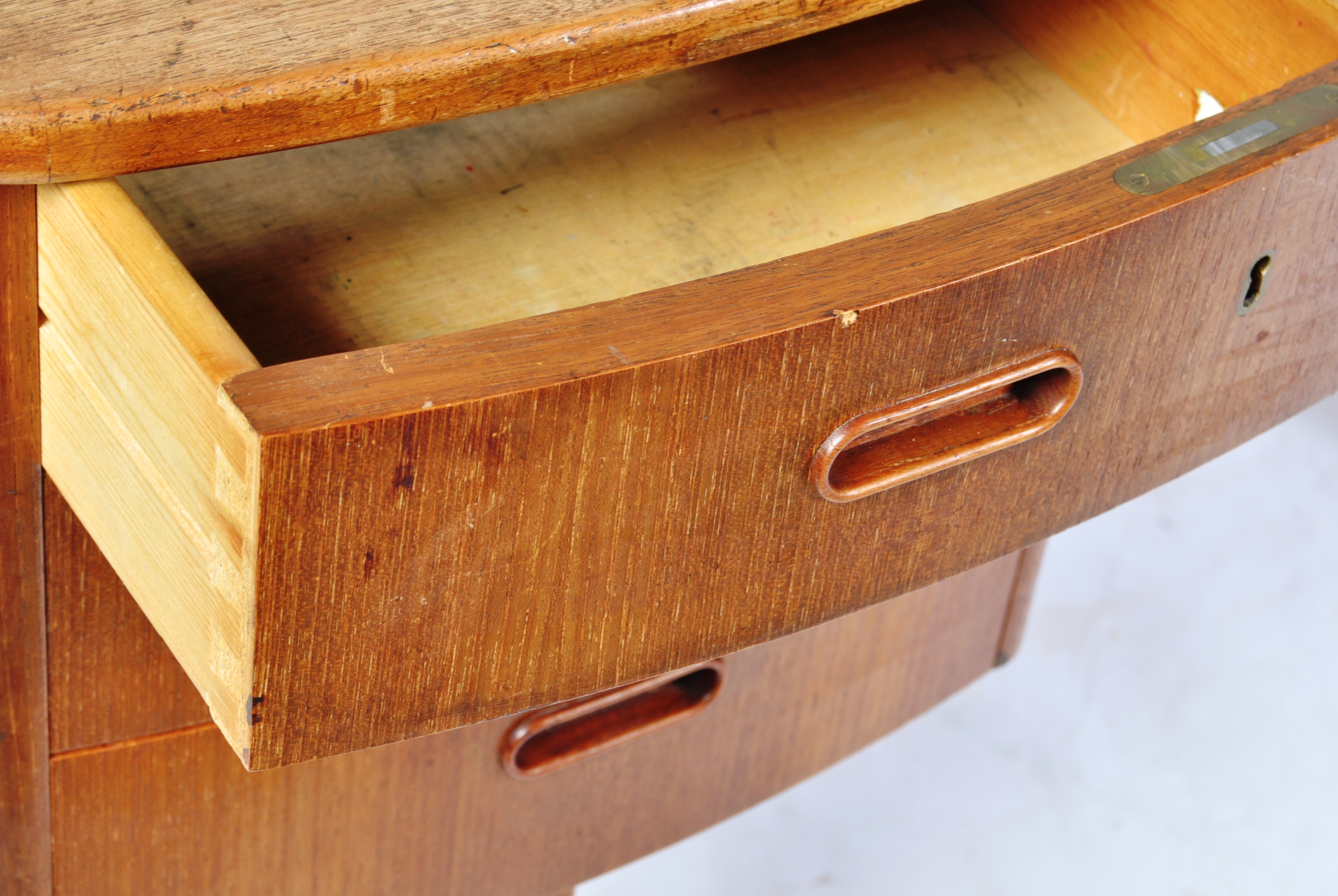 MID CENTURY TEAK WOOD OFFICE TWIN PEDESTAL DESK - Image 5 of 6