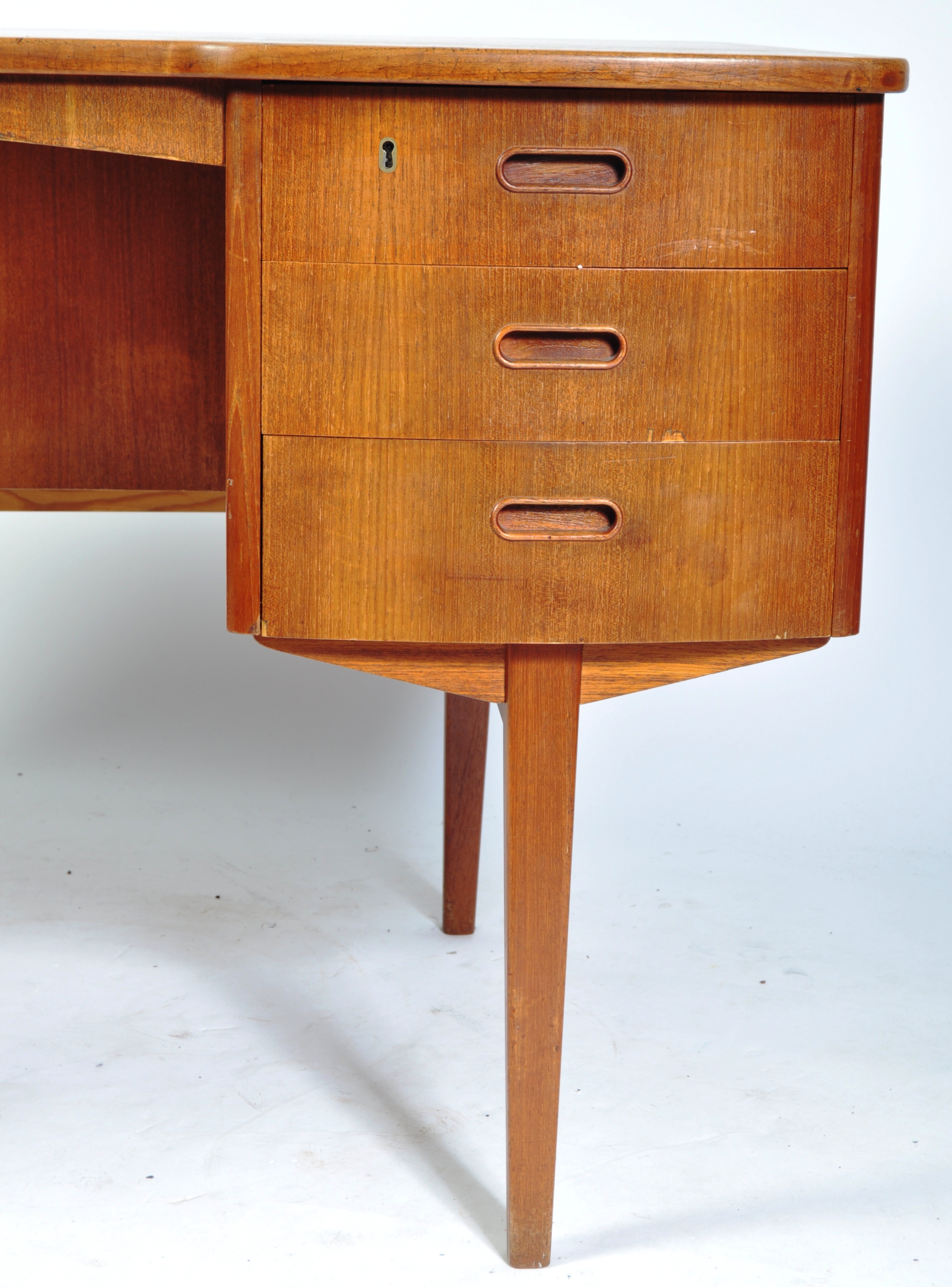 MID CENTURY TEAK WOOD OFFICE TWIN PEDESTAL DESK - Image 6 of 6