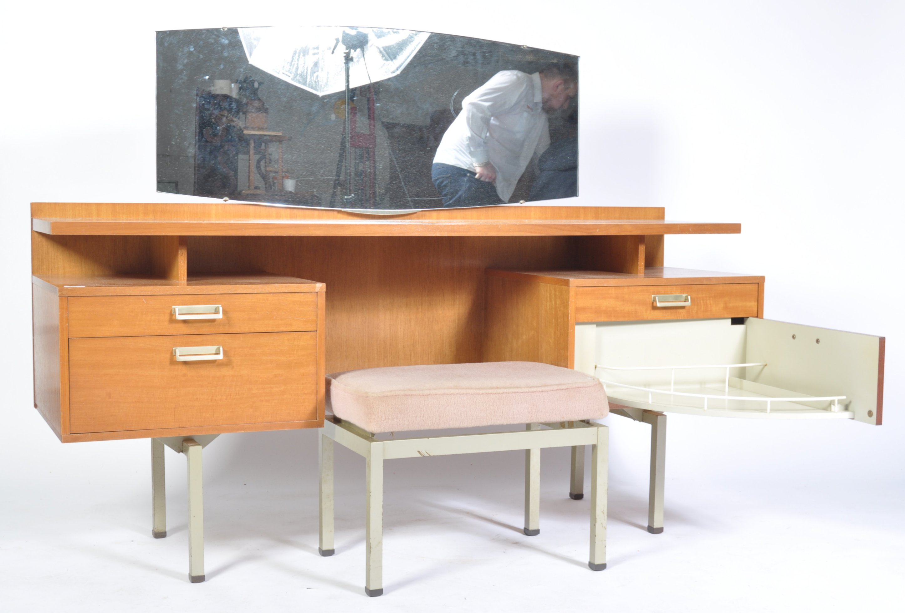 GPLAN LIMBA RANGE 1960'S DRESSING TABLE BY LESLIE - Image 5 of 7