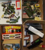 LARGE COLLECTION OF ASSORTED 00 GAUGE MODEL RAILWAY ITEMS