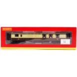 HORNBY 00 GAUGE BOXED RAILWAY COACH WITH LIGHTS