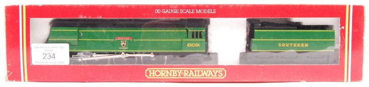 VINTAGE HORNBY RAILWAYS 00 GAUGE MODEL LOCOMOTIVE