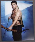 STEPHEN AMELL - ARROW - DC UNIVERSE - SIGNED 8X10" PHOTO