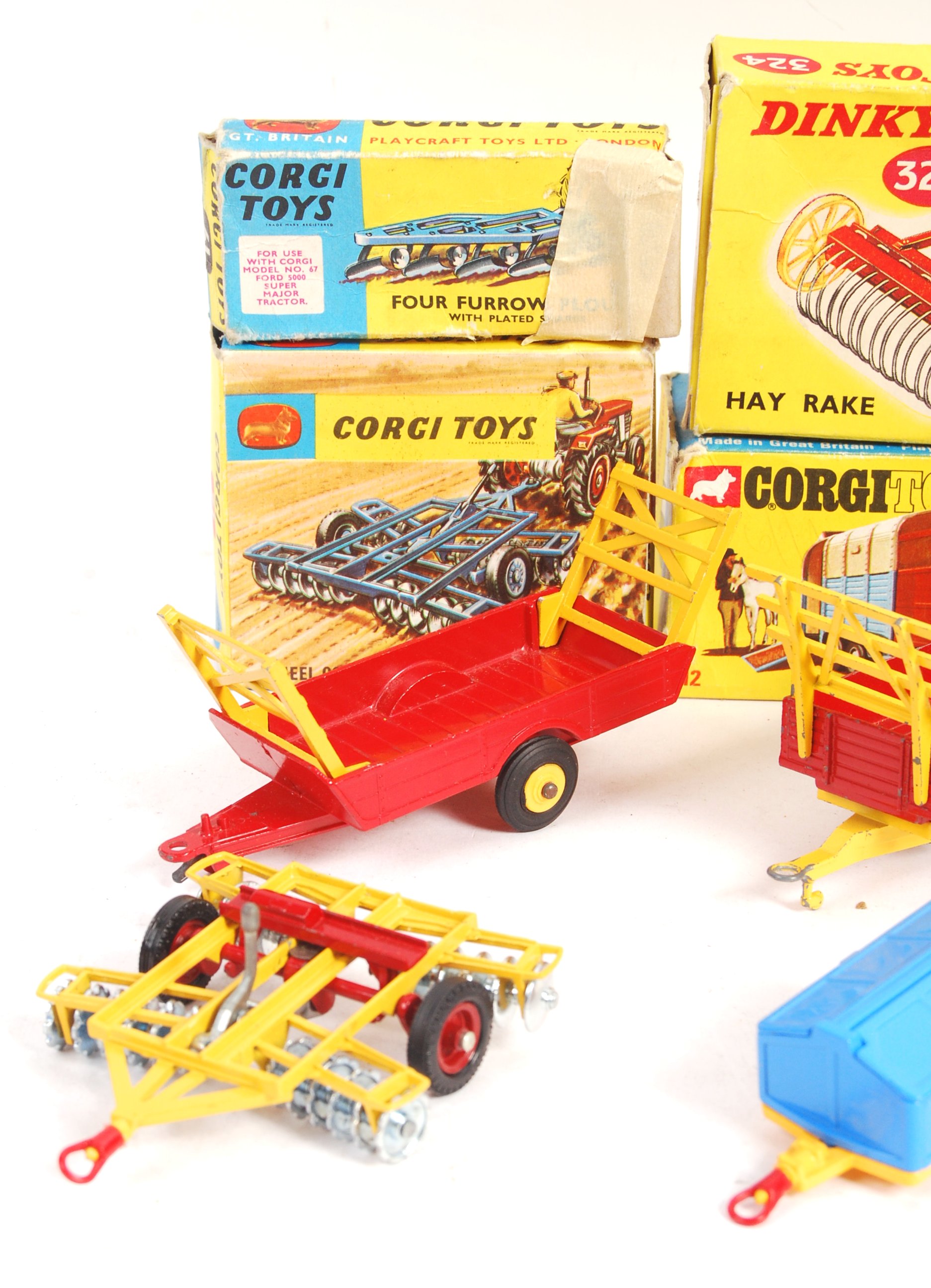 COLLECTION OF VINTAGE DINKY TOYS & CORGI TOYS DIECAST FARM MODELS - Image 2 of 5