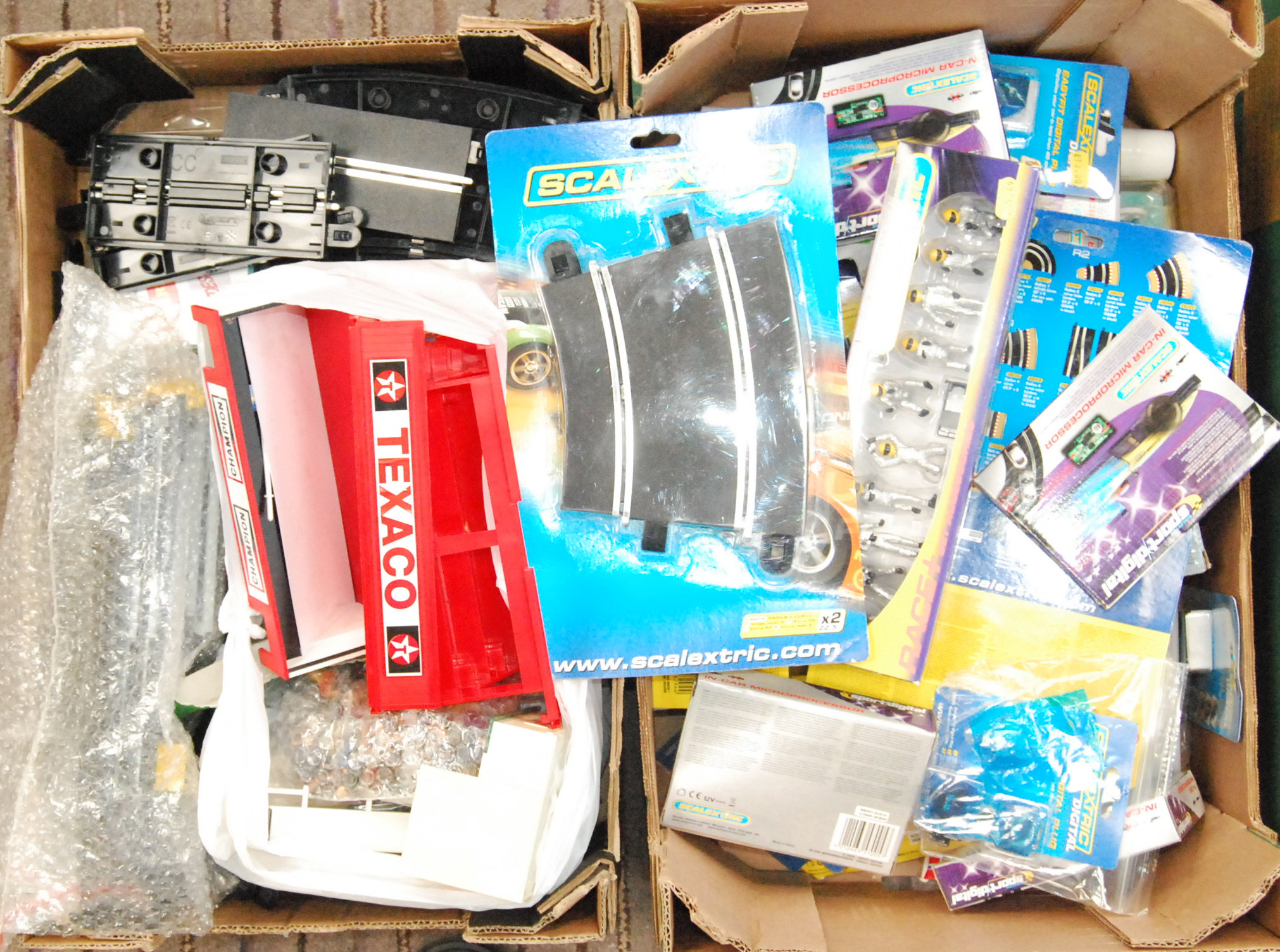 LARGE COLLECTION OF SCALEXTRIC SLOT RACING ACCESSORIES
