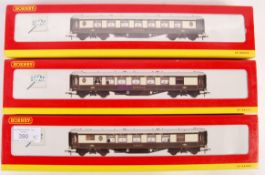 COLLECTION OF HORNBY 00 GAUGE SUPER DETAIL PULLMAN COACHES