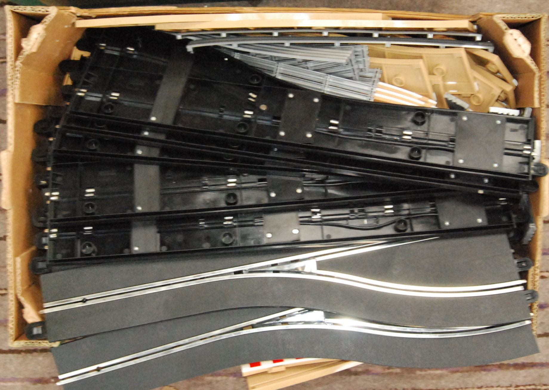 LARGE COLLECTION OF SCALEXTRIC SLOT RACING ACCESSORIES - Image 2 of 3