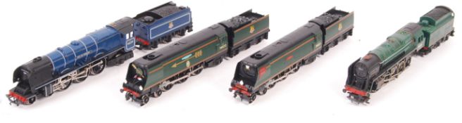 COLLECTION OF HORNBY 00 GAUGE MODEL RAILWAY TRAINSET LOCOMOTIVES