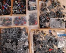 LARGE COLLECTION OF ASSORTED WARHAMMER FIGURES