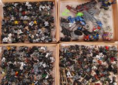 LARGE COLLECTION OF WARHAMMER WARGAMING FIGURINES
