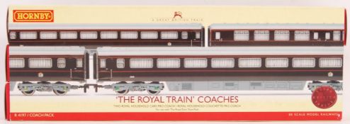 HORNBY 00 GAUGE BOXED SET ' THE ROYAL TRAIN COACHES '