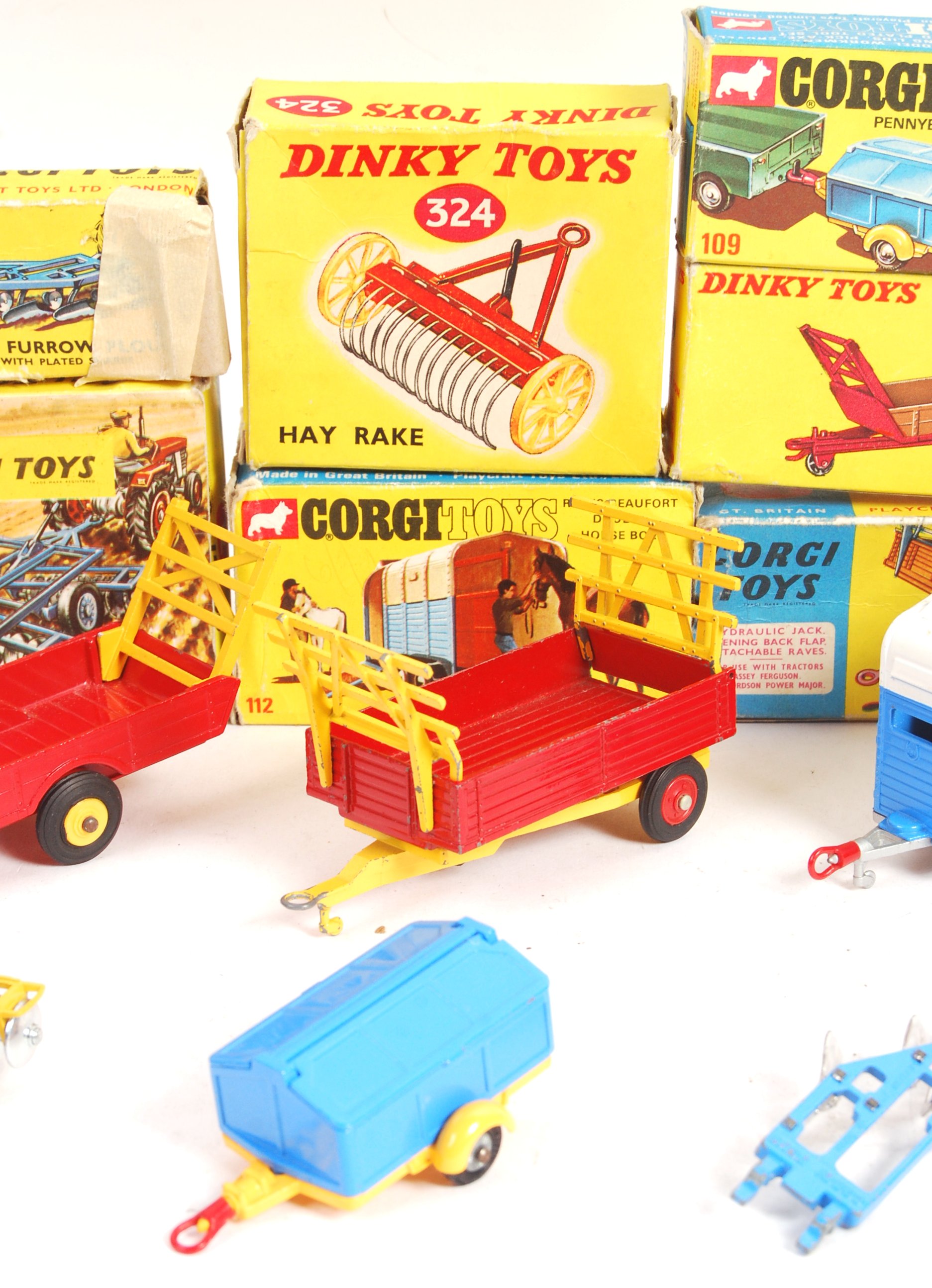 COLLECTION OF VINTAGE DINKY TOYS & CORGI TOYS DIECAST FARM MODELS - Image 3 of 5