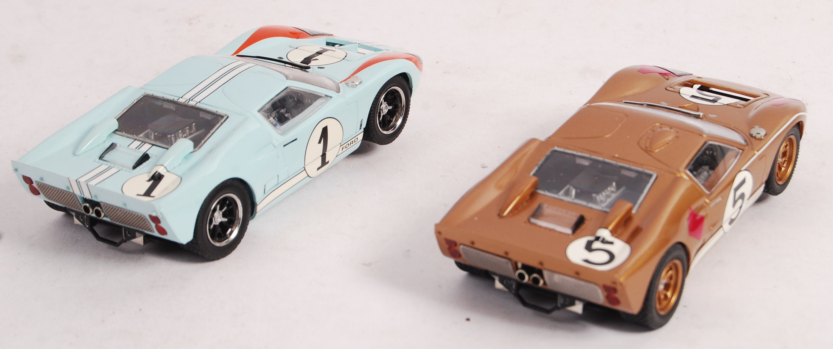 SCALEXTRIC 1/32 SCALE SLOT RACING CARS - FORD GT40 X2 - Image 2 of 3