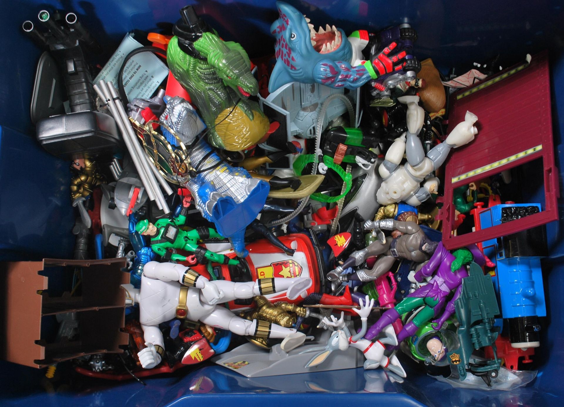 A mixed collection of mostly 90's toys to include a selection a Action Man figures and - Bild 5 aus 6