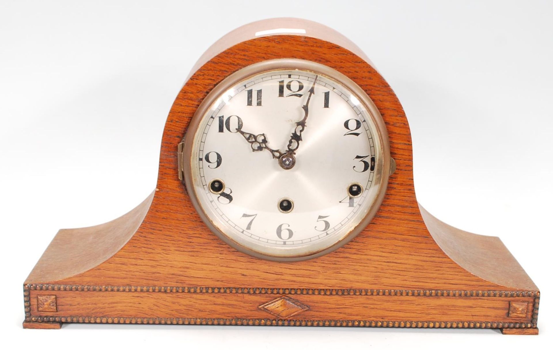 An early 20th century dome top mantel clock with silvered dial and inset brass Westminster chime - Bild 11 aus 18