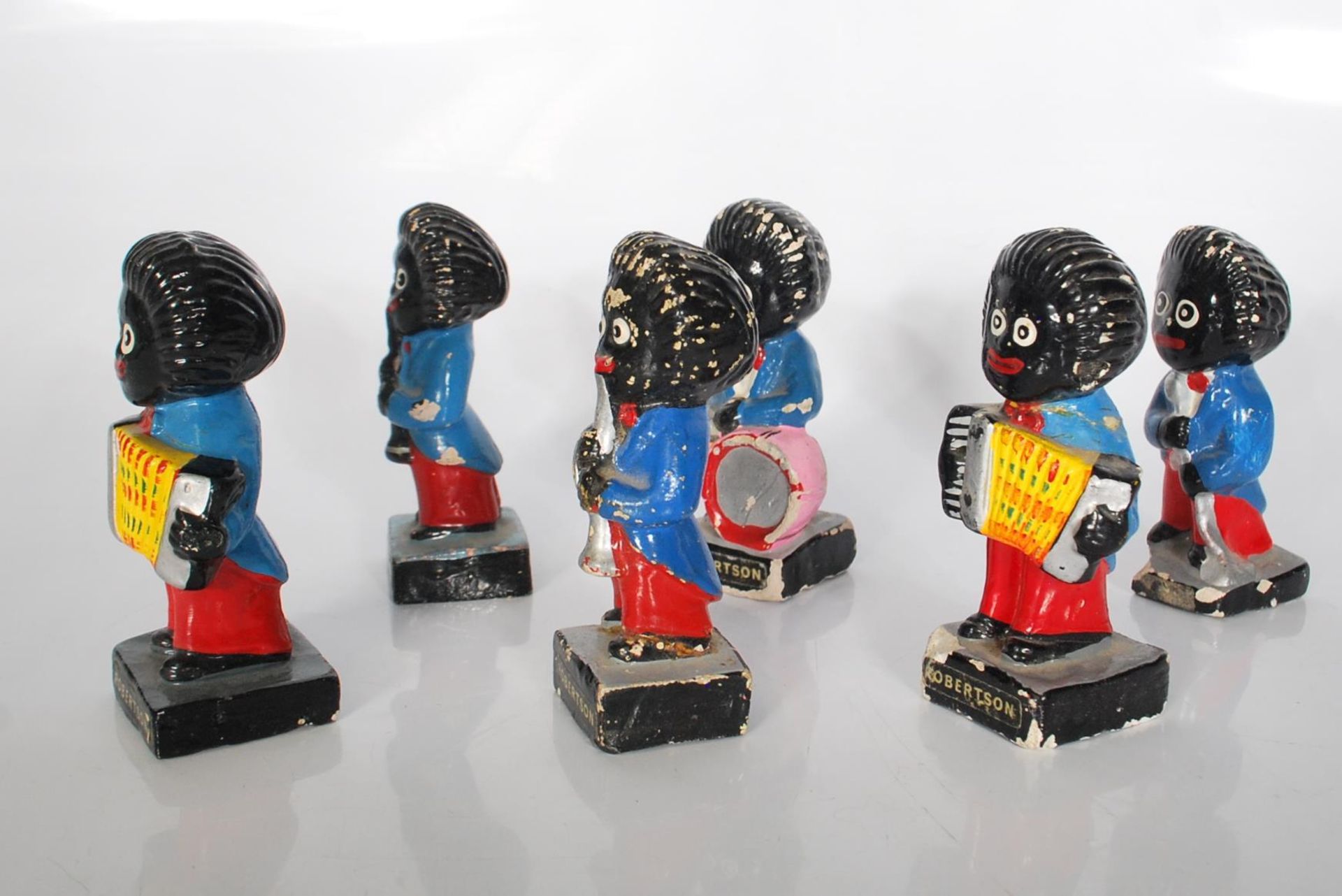 A group of nine vintage Robertson golly advertising band figurines along with two golly football - Bild 4 aus 8