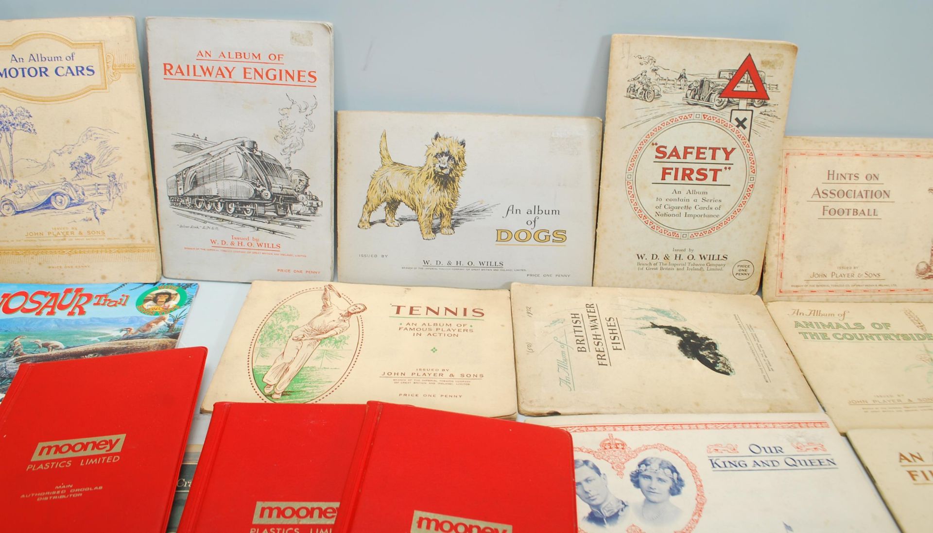 A good mixed collection of vintage cigarette / tea tarde cards mostly in albums with some loose - Bild 4 aus 11