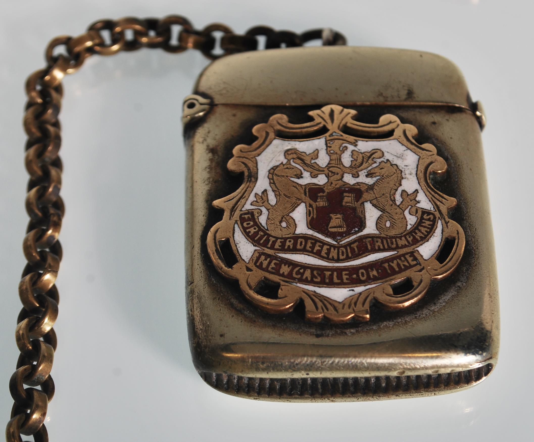 A good early 20th Century silver plated vesta case of simple form having applied gold plated and - Image 3 of 5