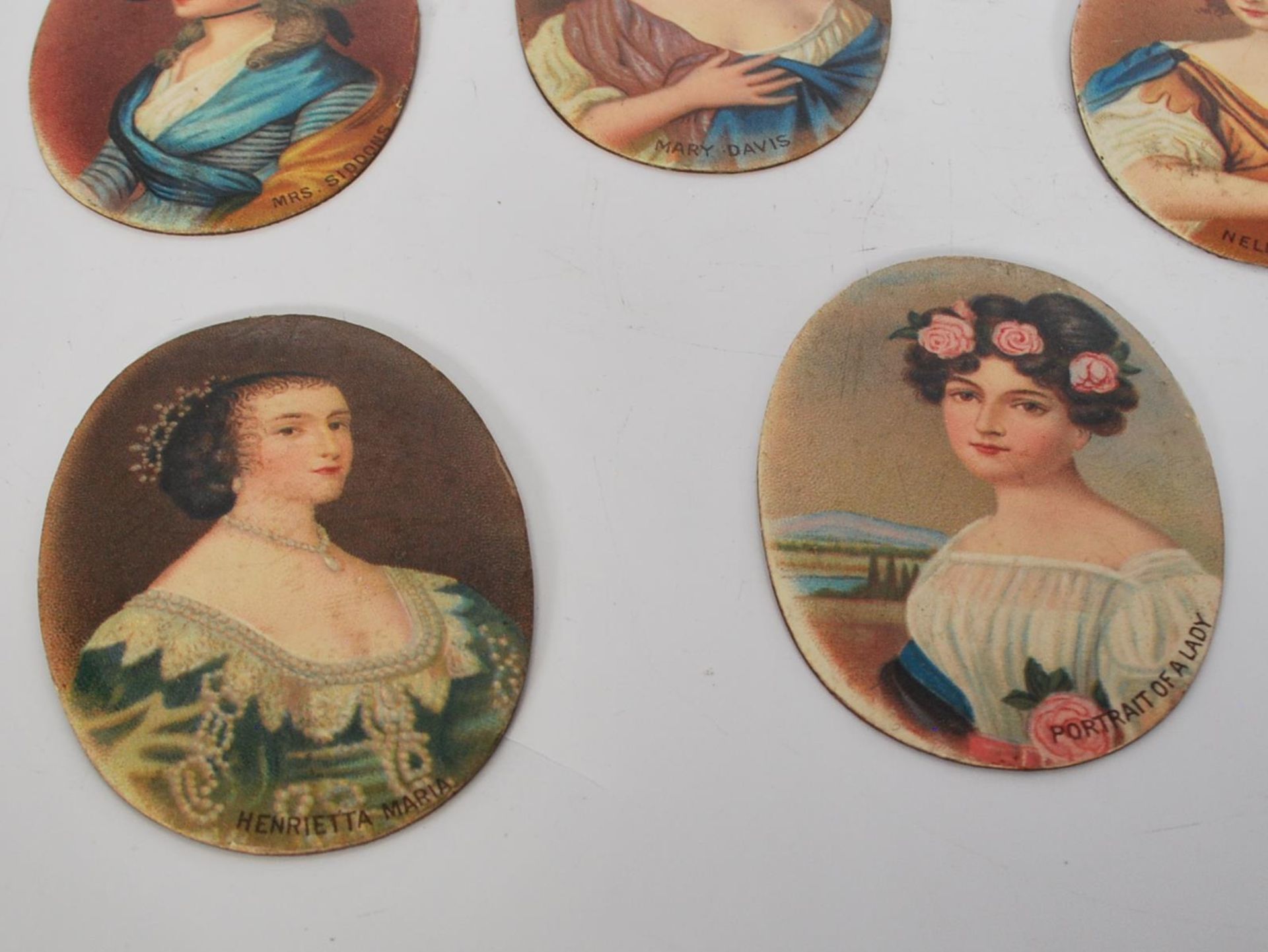 A collection of 14 portrait miniature printed panels of oval form on metal backs depicting Henrietta - Bild 5 aus 7