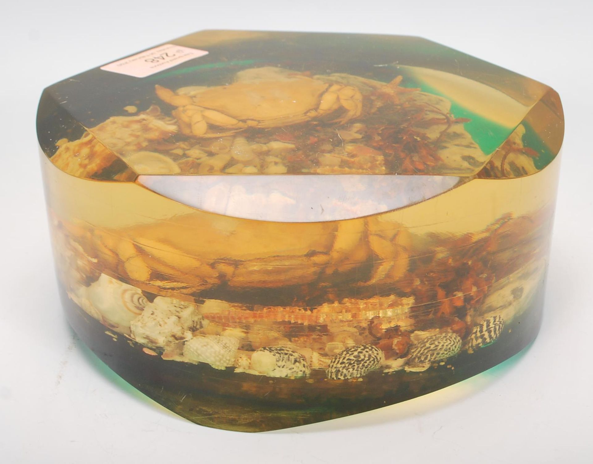 A pair of 1960's retro kitsch lucite large acrylic resin set marine / sea life paperweights with a - Bild 5 aus 12