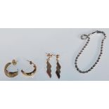 A selection of stamped 375 9ct gold jewellery to include a pair of three tone drop earrings, a white