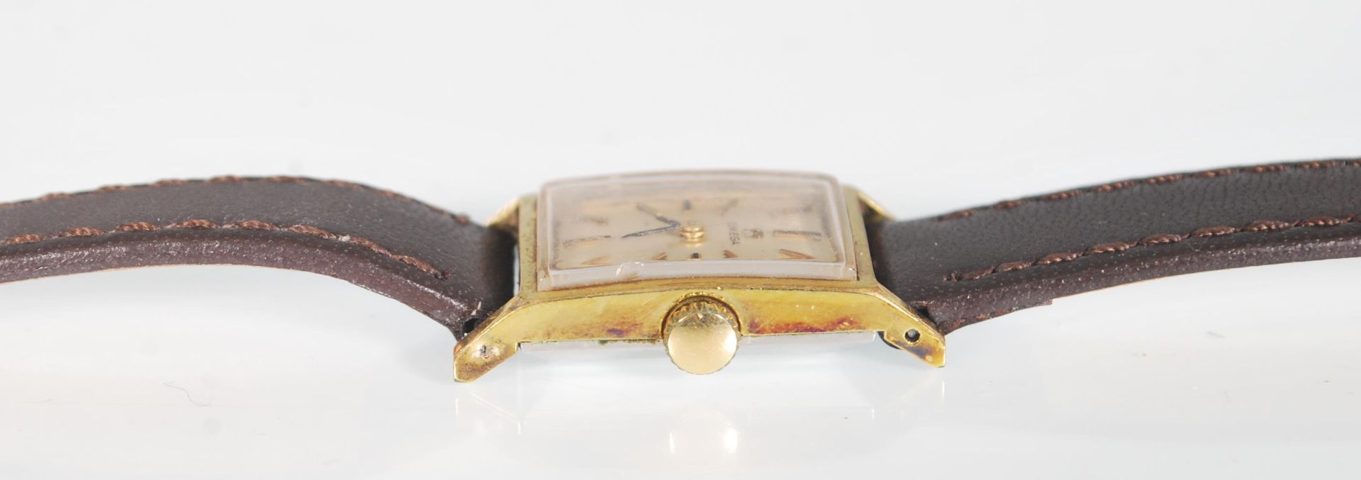 A vintage 1970's ladies Omega wrist watch having a rectangular face with a champagne dial with - Bild 4 aus 9
