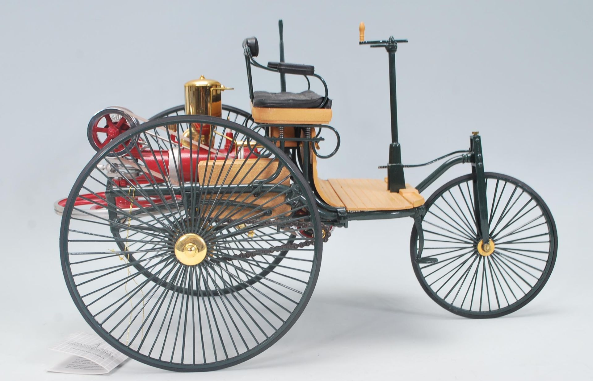 A Franklin Mint Precision Model of a Mercedes Benz 1886 patent motorwagen, Patentschrift no.37435 - Bild 4 aus 7