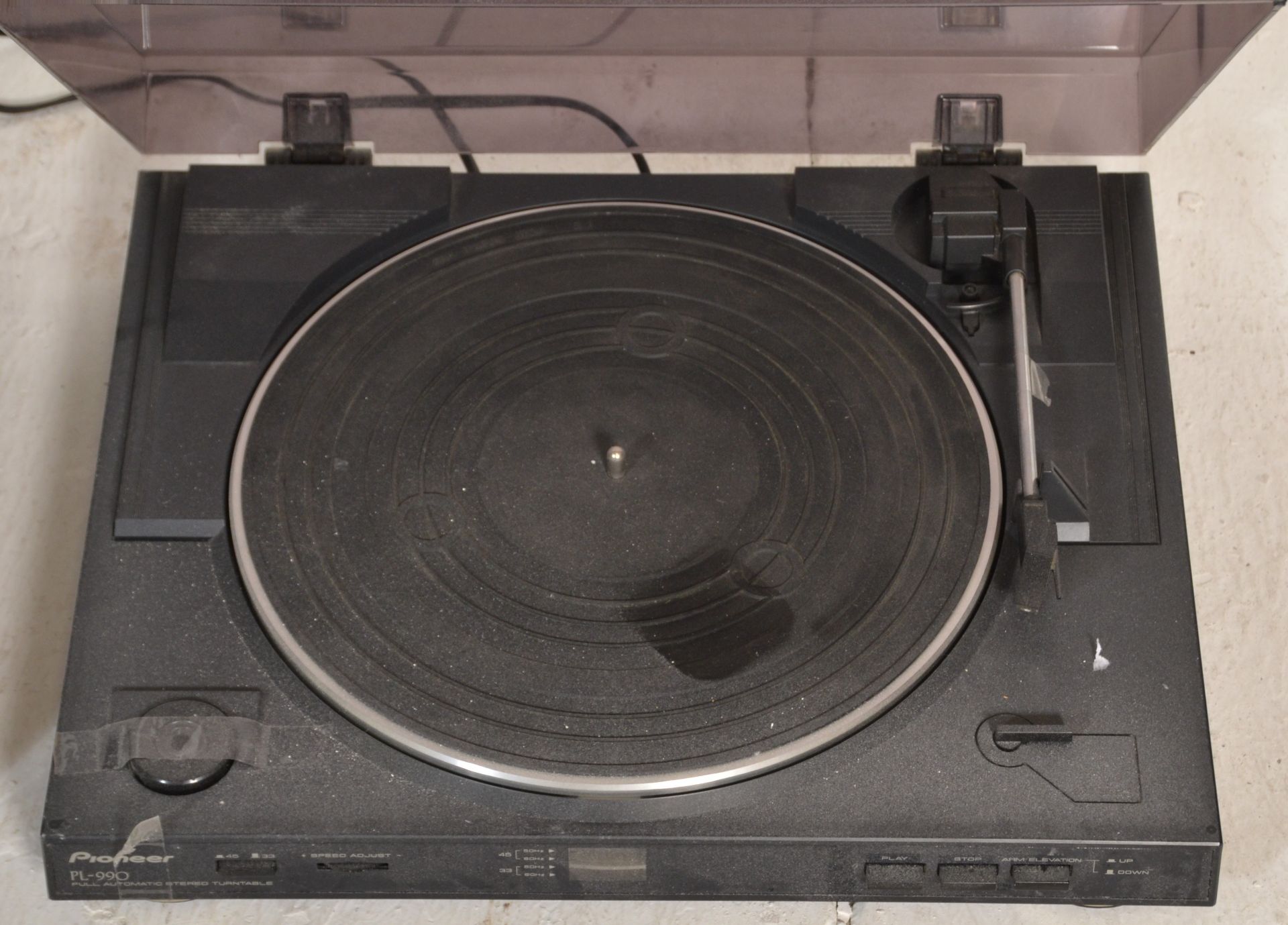Hi-Fi - A group of three record player turntables of varying makes and models to include a JVC L-F41 - Bild 6 aus 6