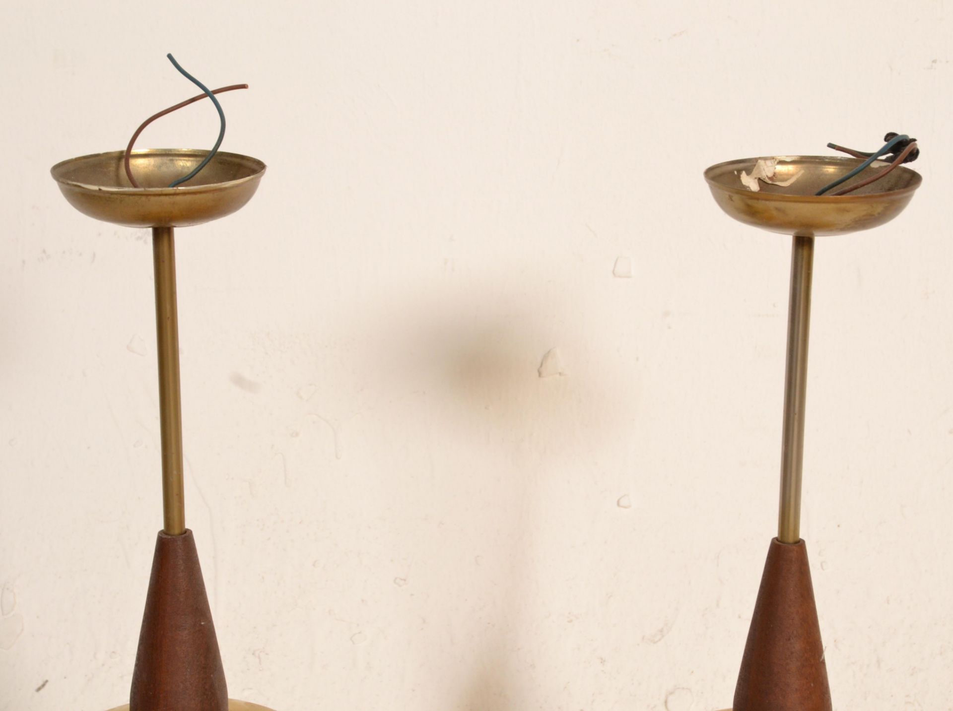 A pair of mid century teak wood and amber glass ce - Bild 3 aus 4