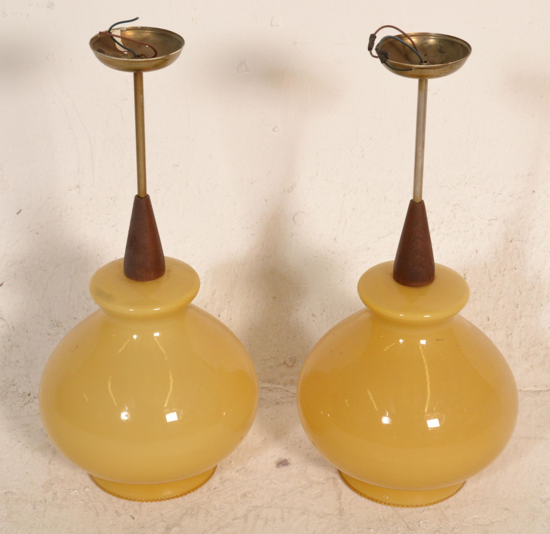 A pair of mid century teak wood and amber glass ce - Bild 4 aus 4