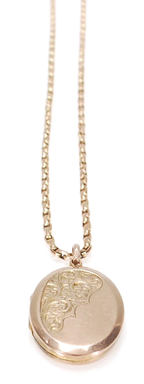 An antique stamped 9ct gold necklace chain with later screw clasp having an oval form gold plated - Image 2 of 7