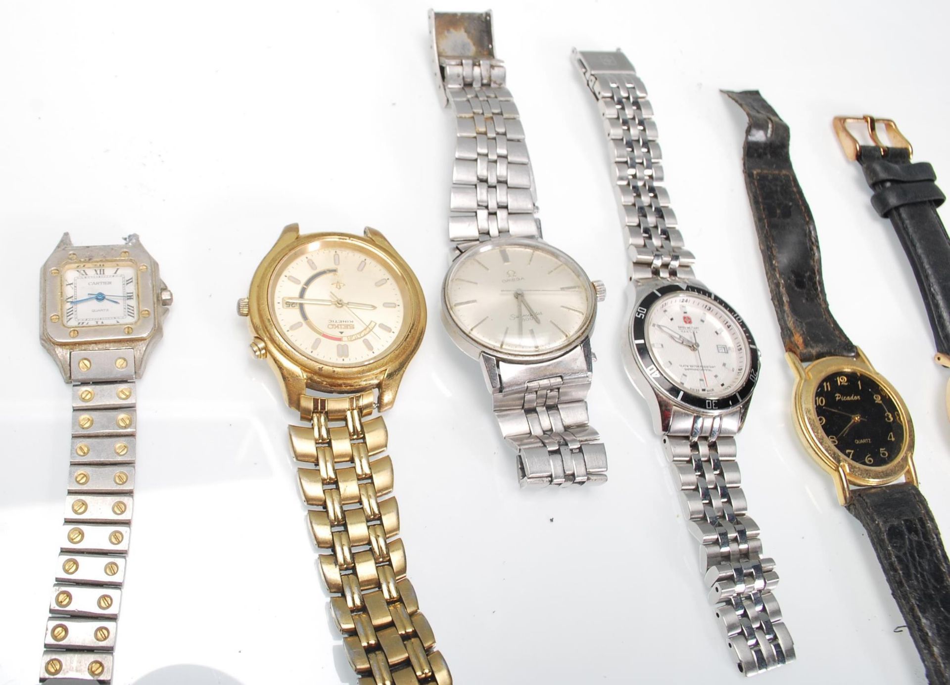 A mixed collection of vintage wrist and pocket watches to include a gold plated full hunter pocket - Bild 6 aus 8