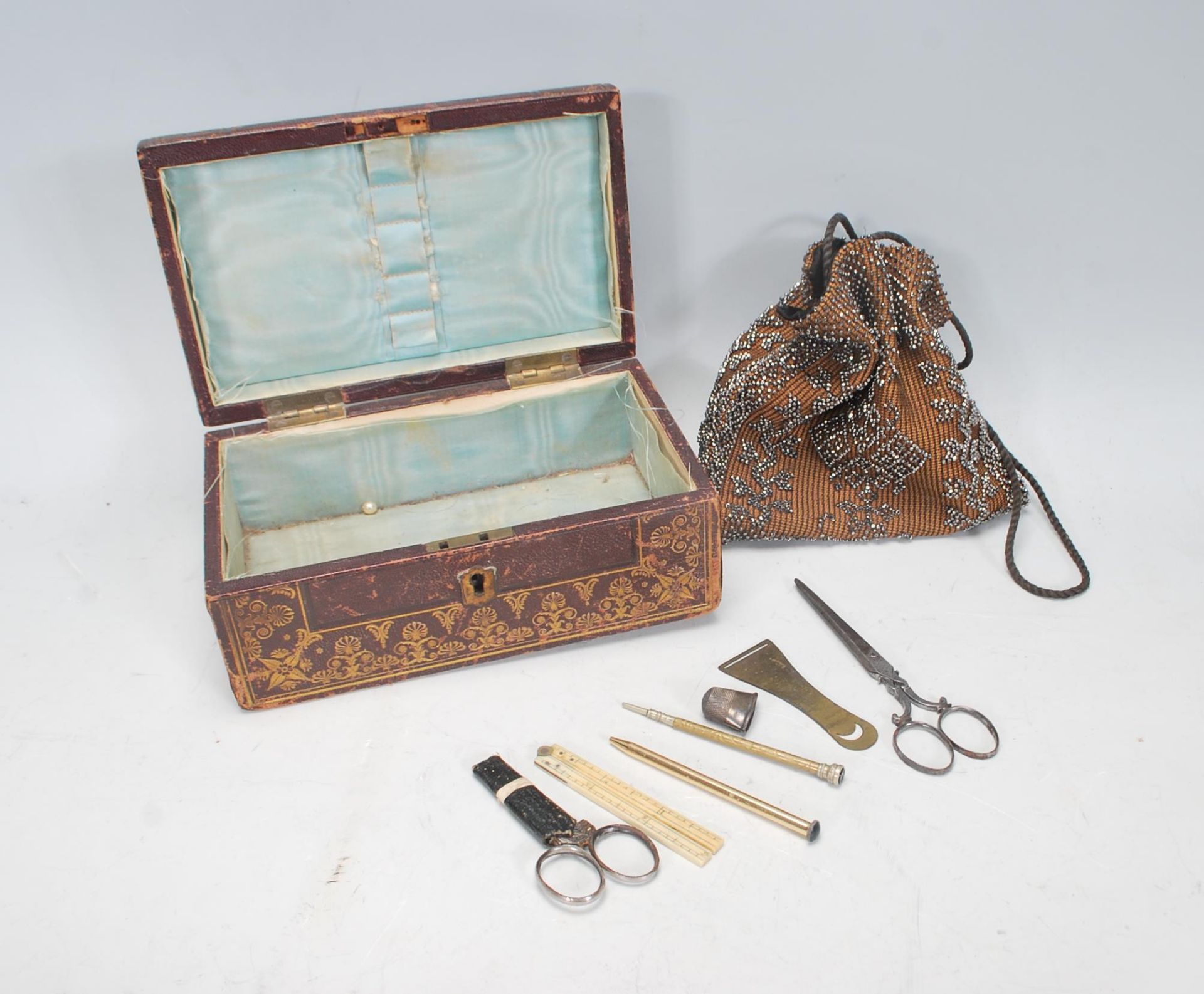 Sewing Related - A small collection of sewing items dating from the early 20th Century to include an - Bild 6 aus 22