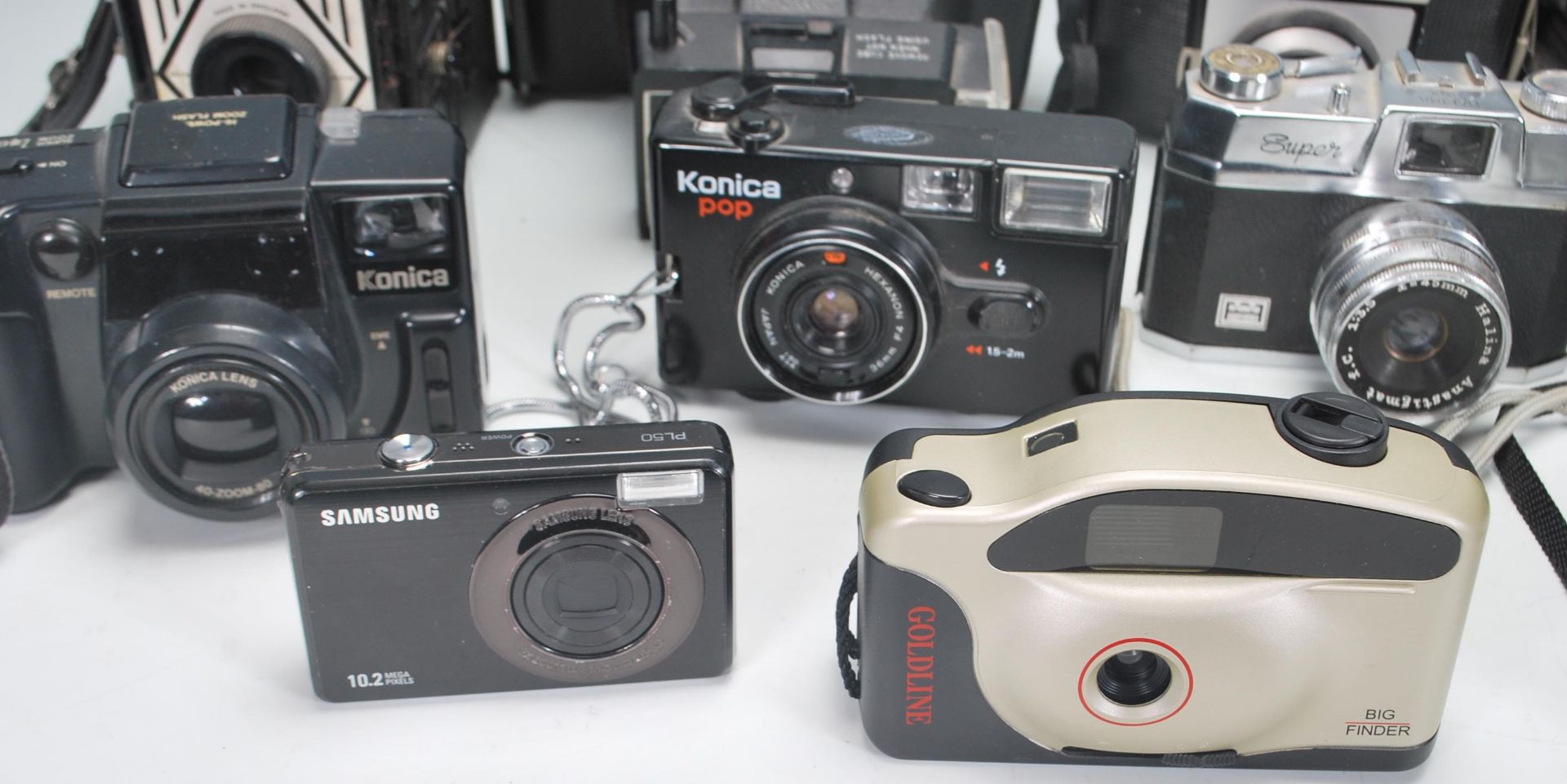 A large collection of 20th century vintage 35mm photography cameras to include: Halina 35X Super, - Bild 6 aus 6