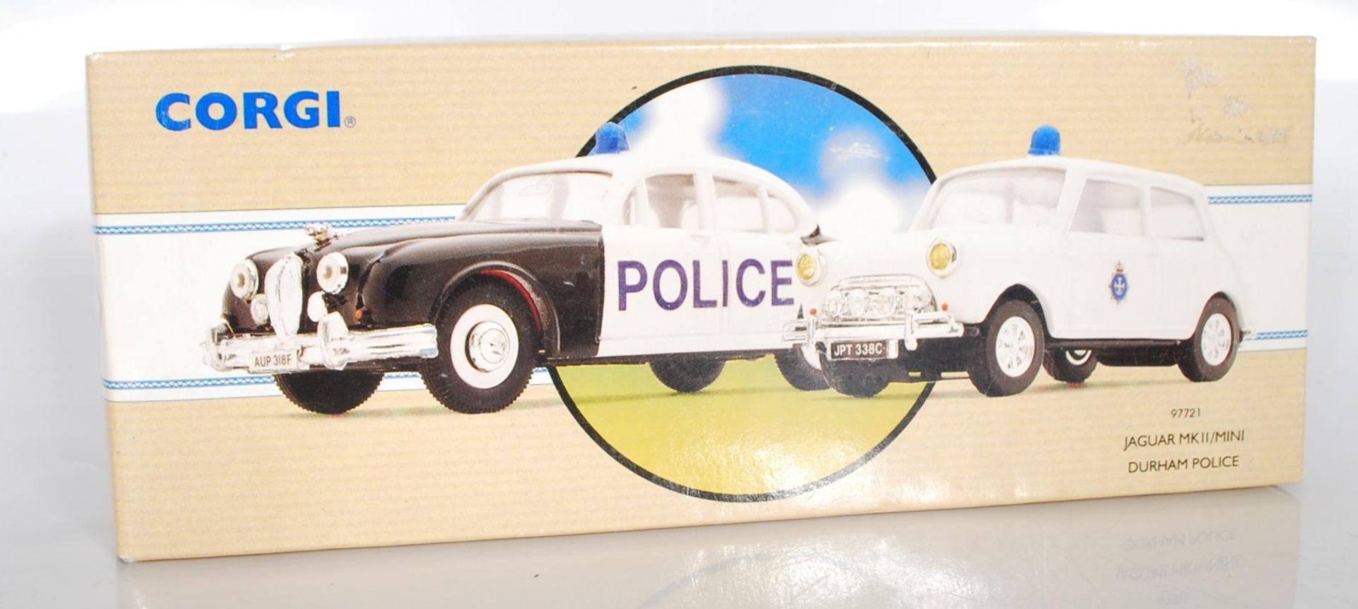 A collection of vintage diecast police related vehicles to include a boxed Ford Transit Police - Bild 4 aus 7