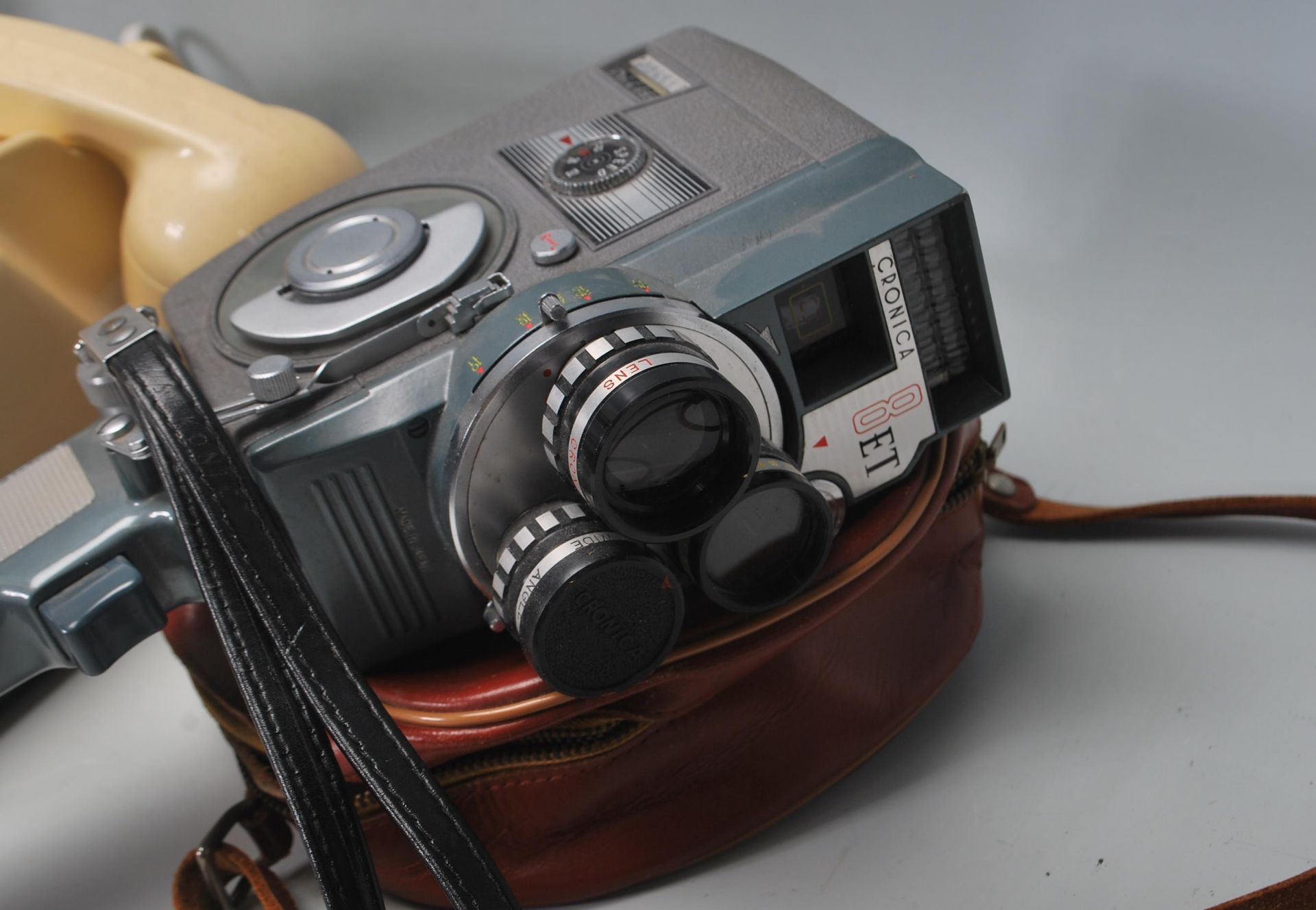 A vintage 20th Century Paillard Bolex D8L Cine Camera ( in excellent condition) within original - Bild 3 aus 5