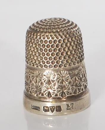 A selection of silver thimbles dating from the 19th Century onwards, five being English hallmarked - Image 3 of 7
